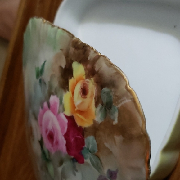 Porcelain Box With Lid - Picture 2 of 4